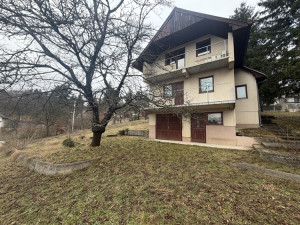 Vikendica sa zemljištem, Rakovica