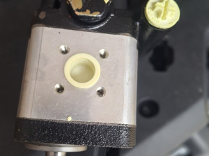 HIDRAULIČNA PUMPA DEUTZ 0510615322  100 BARI, 16 LIT/MI