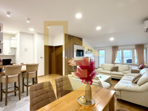 Na prodaju prostran i useljiv dvosoban stan, Centar