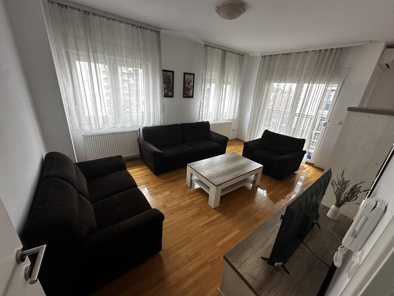 Trosoban stan kod Everesta sa garažom - 77 m2 2