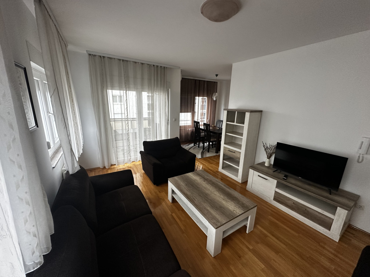 Trosoban stan kod Everesta sa garažom - 77 m2 3