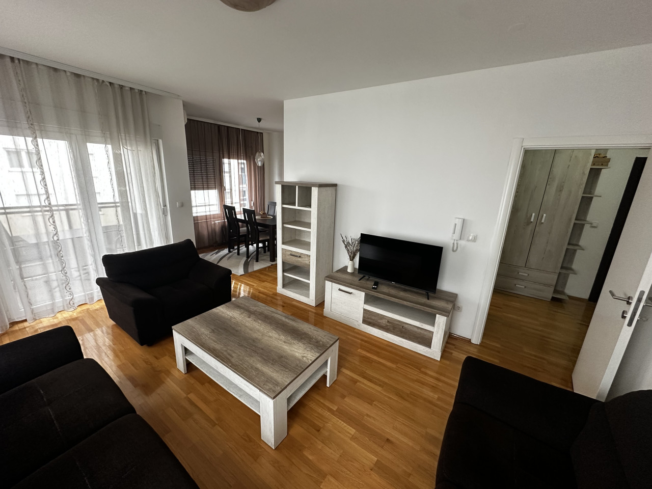 Trosoban stan kod Everesta sa garažom - 77 m2 4
