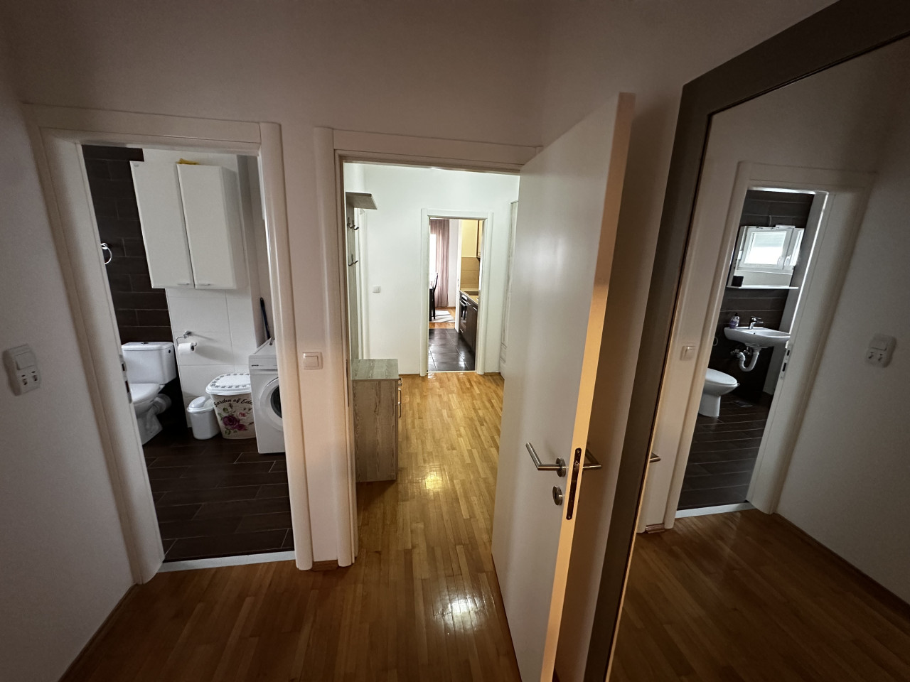 Trosoban stan kod Everesta sa garažom - 77 m2 23