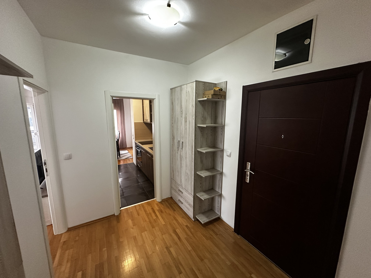 Trosoban stan kod Everesta sa garažom - 77 m2 27