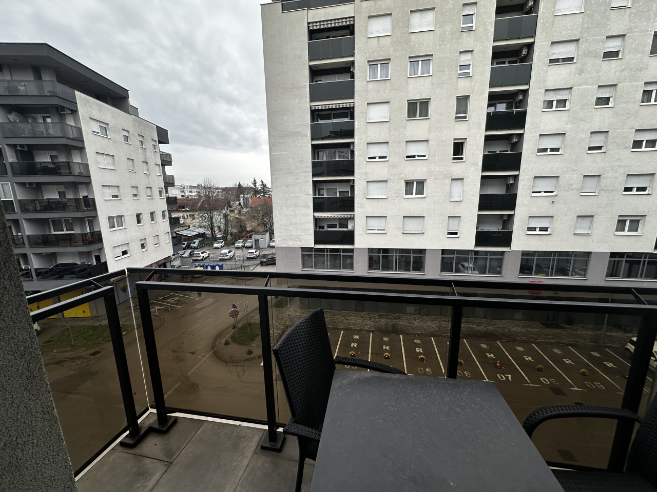 Trosoban stan kod Everesta sa garažom - 77 m2 31