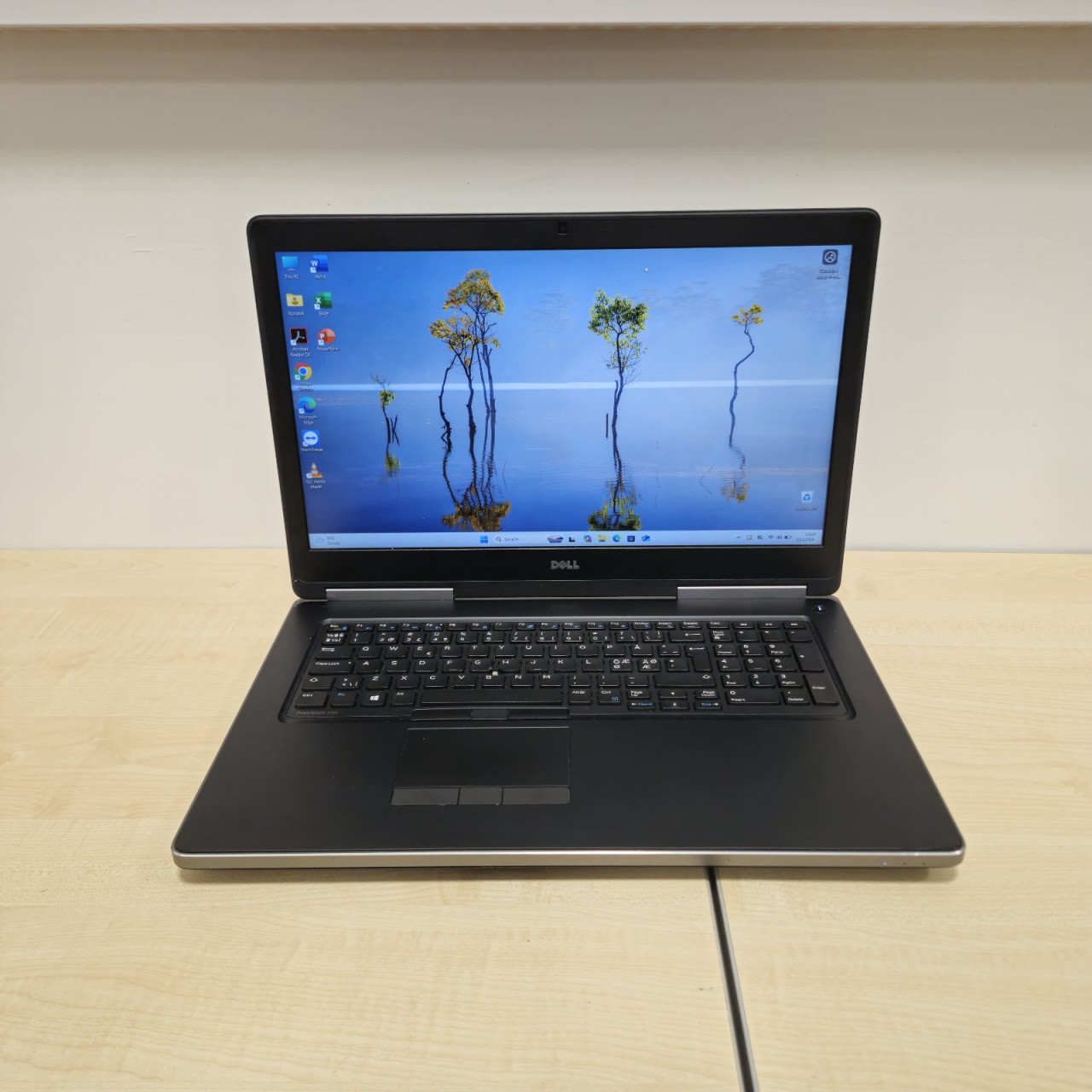 Dell Precision 7720 Xeon E3-1575M v5; 64GB RAM; Quadro P4000