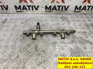 RAMPA goriva Audi A4 B9 8W 35 TFSI 2019 06L133317N RG8