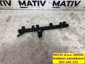 RAMPA goriva Audi A4 B9 8W 35 TFSI 2019 06K133681E RG8