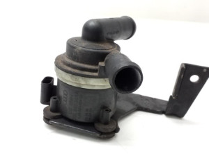 03L965561A CIRKULACIONA PUMPA  AUDI A6 4F0MOD 2008-201