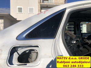 BOČNO staklo DESNO Audi A4 B9 8W 2019