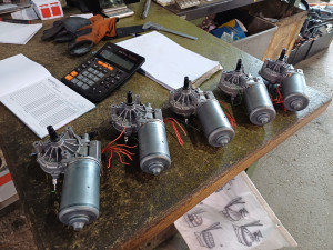 ELEKTRO MOTOR SA REDUKTOROM 24V