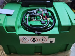 POLI MOBILNI REZERVOAR - CISTERNA SA PUMPOM 440