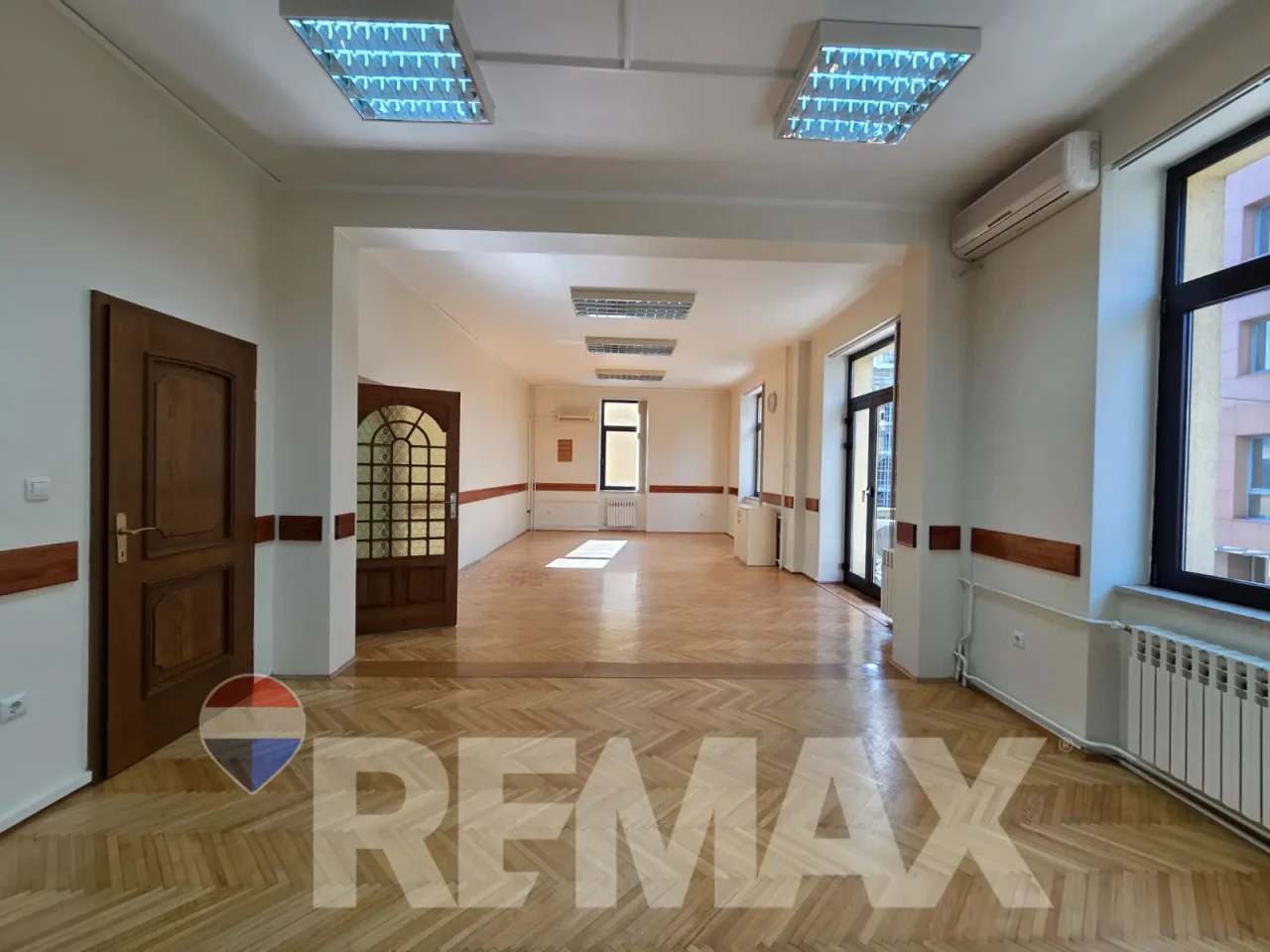 Poslovni prostor 100m2, centar, 3 parking mjesta