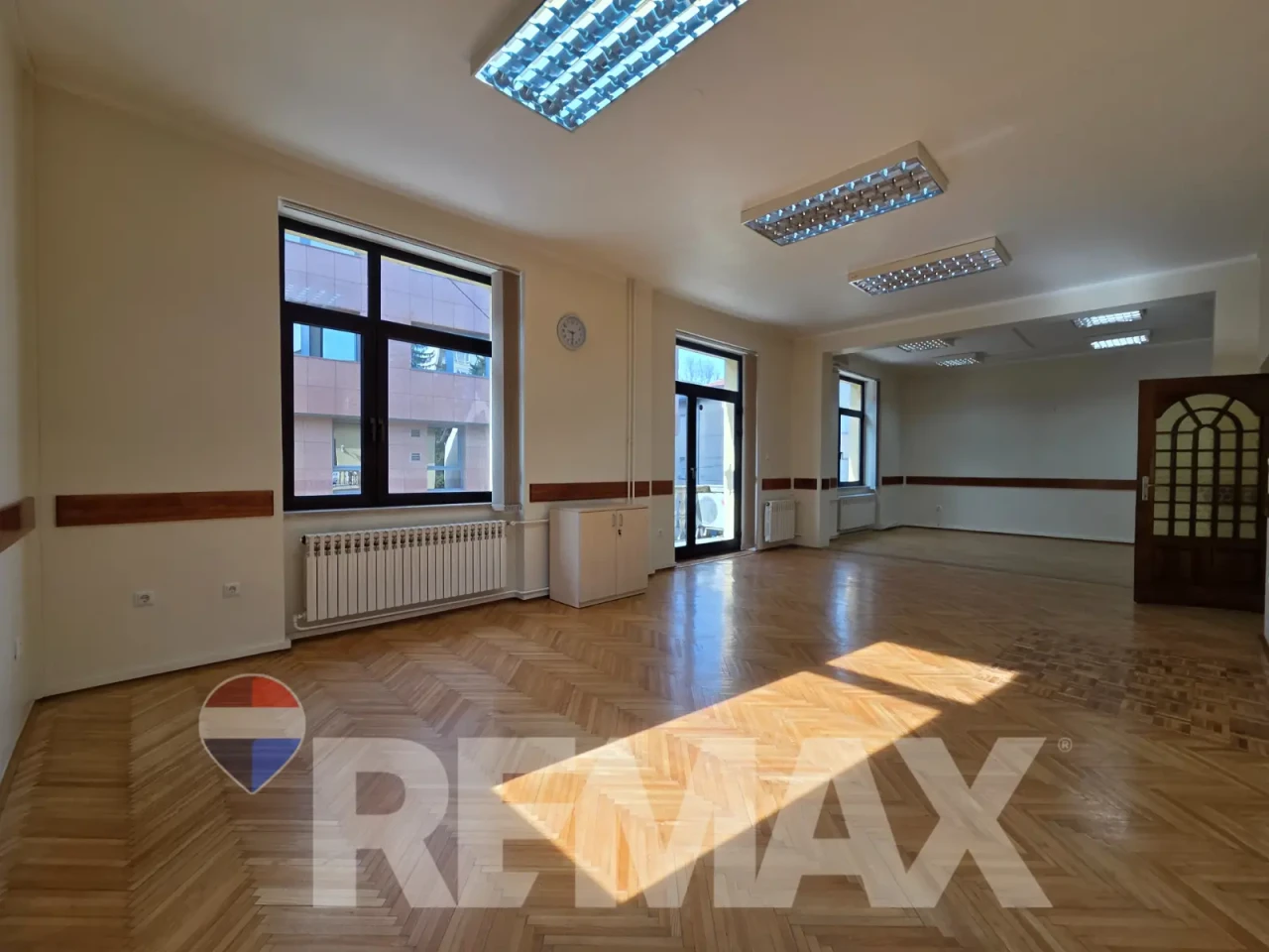 Poslovni prostor 100m2, centar, 3 parking mjesta 3