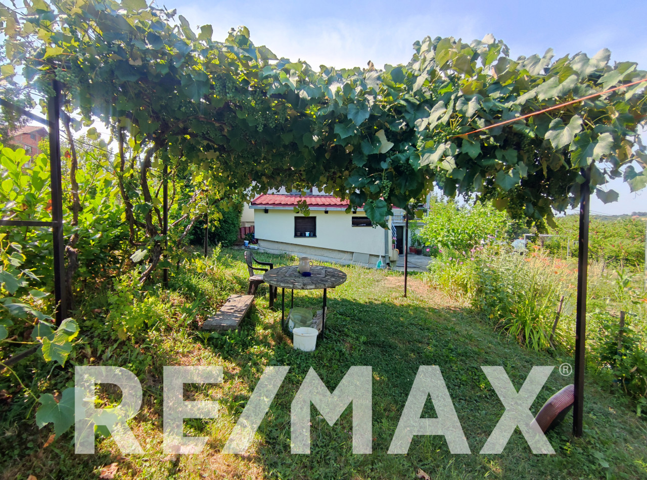 Vikendica u Prijakovcima, plac 1083 m², garaža – další