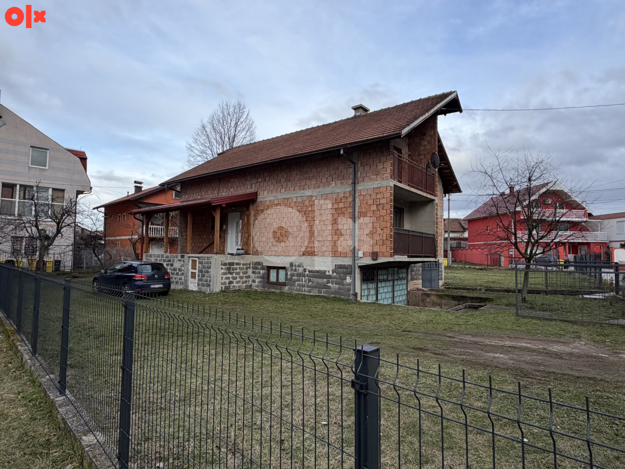 PRODAJA: Porodična kuća sa poslovnim prostorom i garažom 3