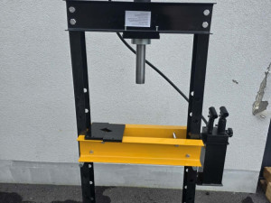 PRESA 30T MEHANICARSKA SA DVIJE BRZINE