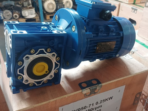 ELEKTRO MOTOR SA REDUKTOROM 0.25kW 18obrt.