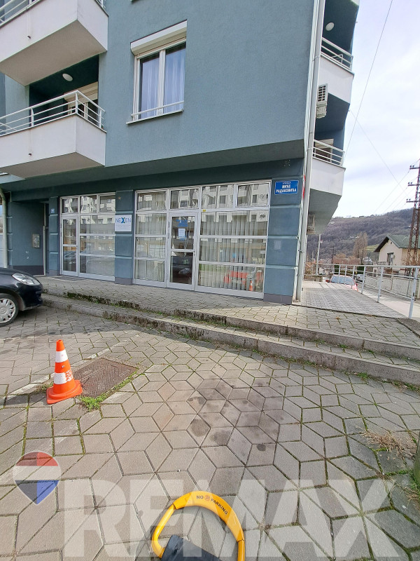 Poslovni prostor 127m2 + 3 parking mjesta | Kozarska ulica 2