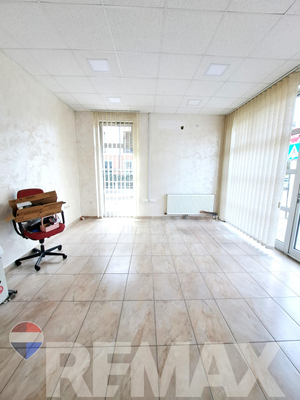 Poslovni prostor 127m2 + 3 parking mjesta | Kozarska ulica 3