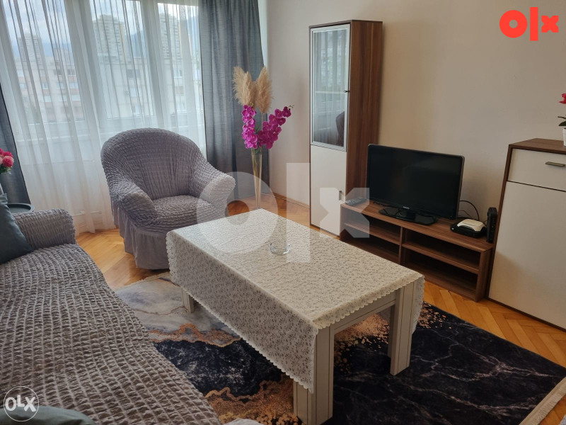 Prodajem namješten stan Gradačačka 52m2 (Zvati na 061 923 839)