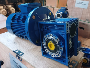 ELEKTRO MOTOR SA REDUKTOROM 1.1kW 72obrt.