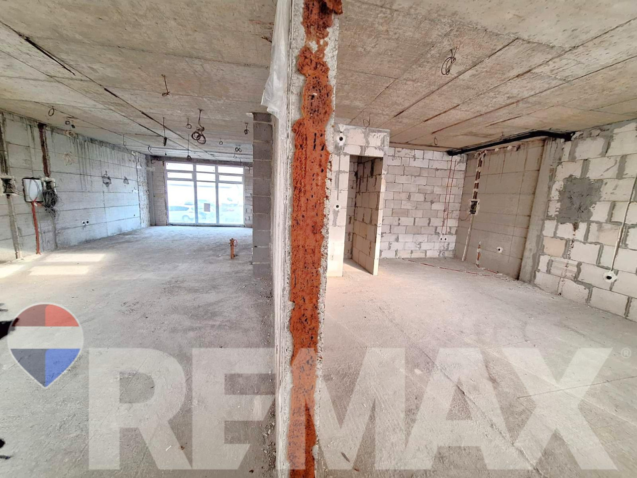 POSLOVNI PROSTOR -Lauš-kod Šiki marketa 159m2