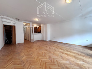 NN Nekretnine : Petosoban stan 105m2 - Papagajka / Stari Grad photo 2