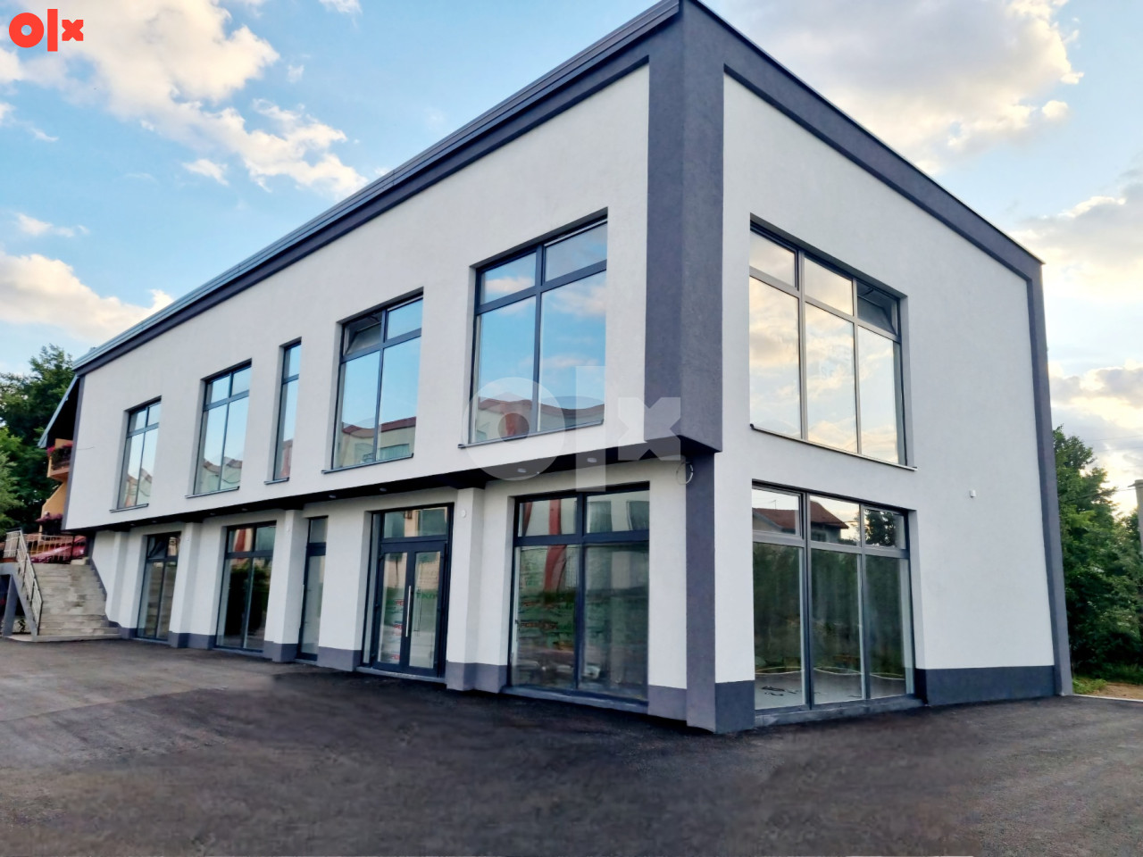 IZDAJE SE - Poslovni prostor 550 m2 - Donje Moštre / Visoko