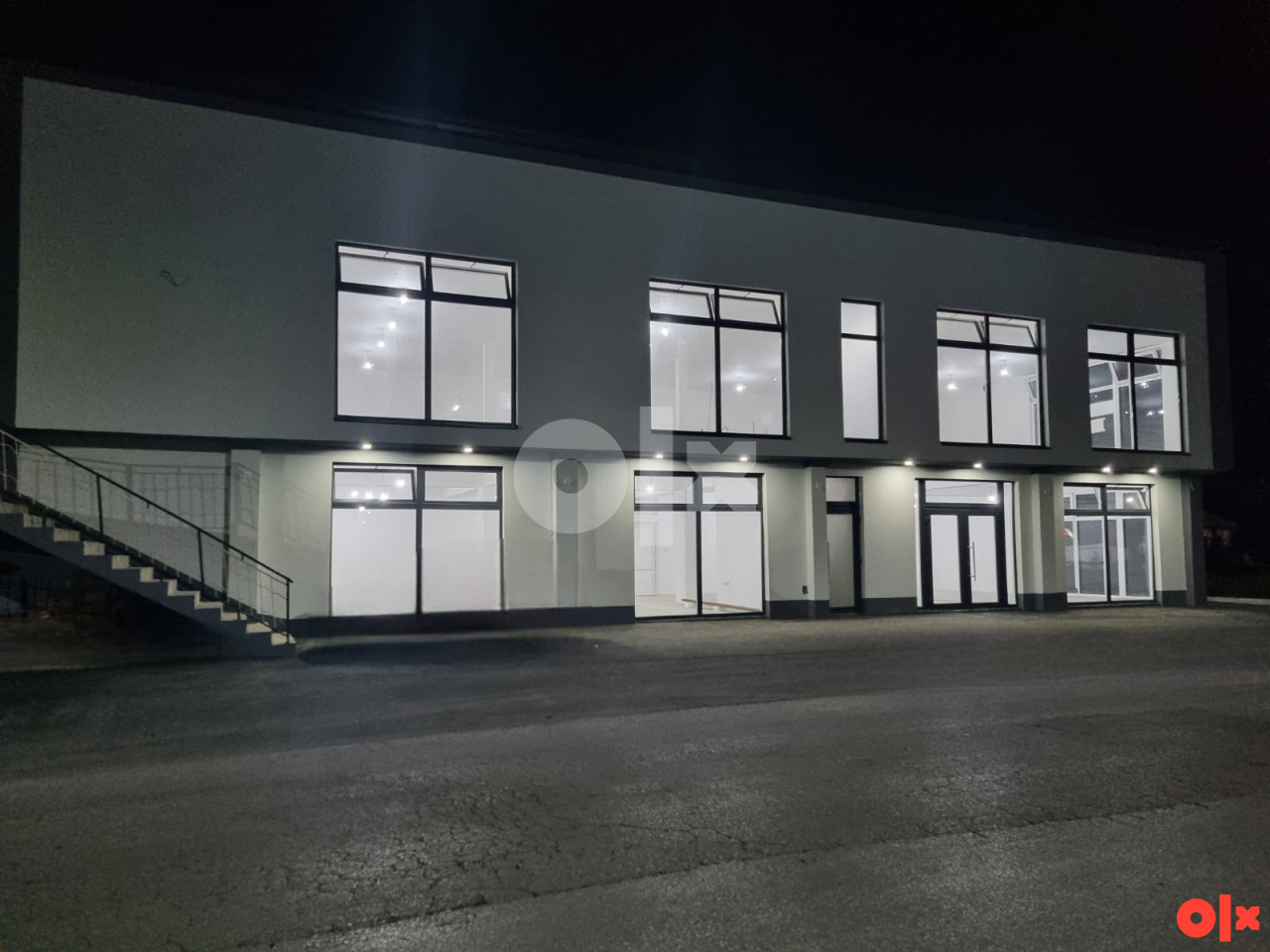 IZDAJE SE - Poslovni prostor 550 m2 - Donje Moštre / Visoko 3