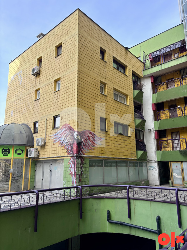 Dvoetažni petosoban stan 105 m2 2 balkona Papagajka 19