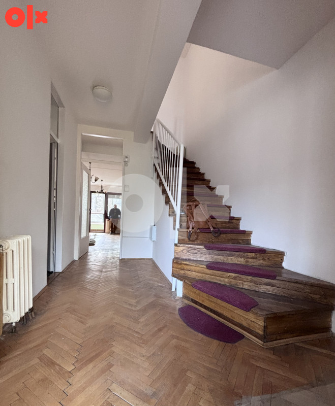 Dvoetažni petosoban stan 105 m2 2 balkona Papagajka 7