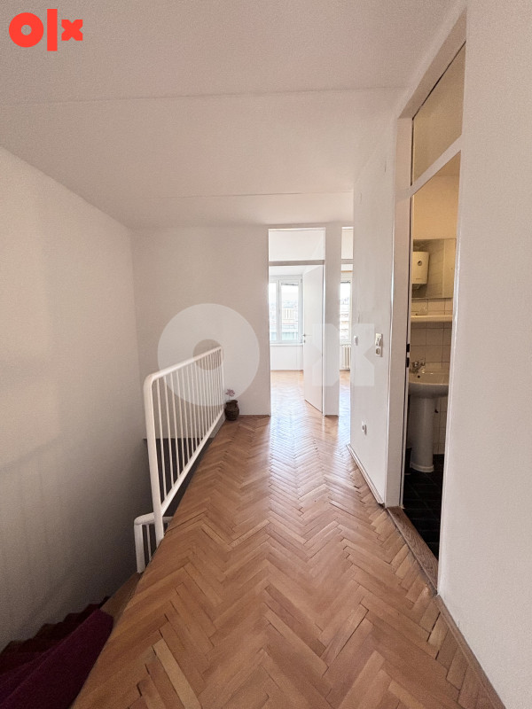 Dvoetažni petosoban stan 105 m2 2 balkona Papagajka 9