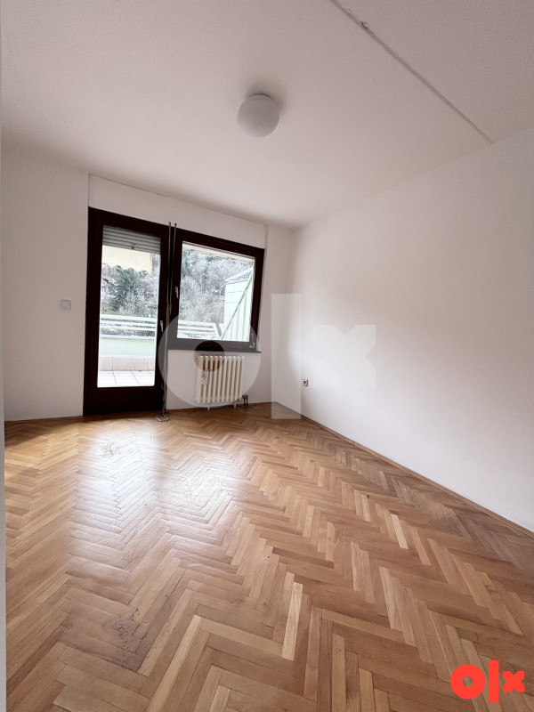 Dvoetažni petosoban stan 105 m2 2 balkona Papagajka 10