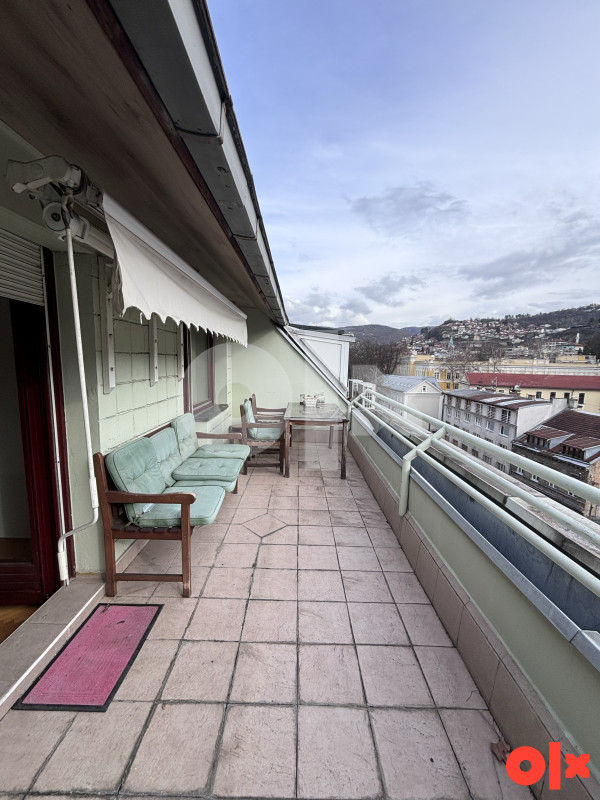 Dvoetažni petosoban stan 105 m2 2 balkona Papagajka 12