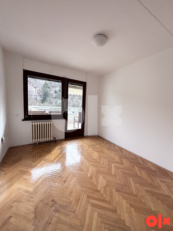 Dvoetažni petosoban stan 105 m2 2 balkona Papagajka 14