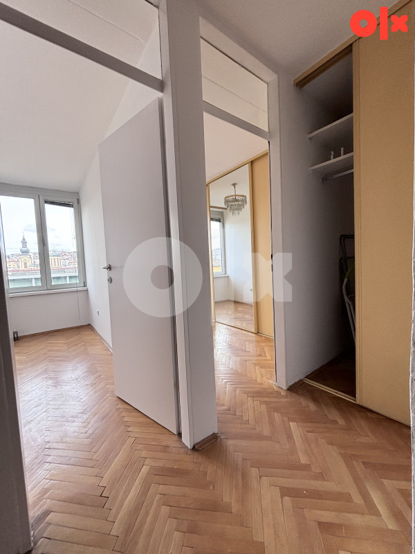 Dvoetažni petosoban stan 105 m2 2 balkona Papagajka 16