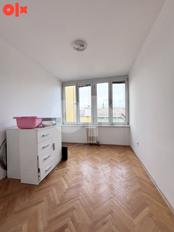 Dvoetažni petosoban stan 105 m2 2 balkona Papagajka 18