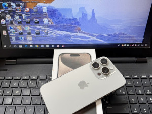 IPHONE 15 PRO 256GB NATURAL ODLICAN 87% BAT FUL PAKET