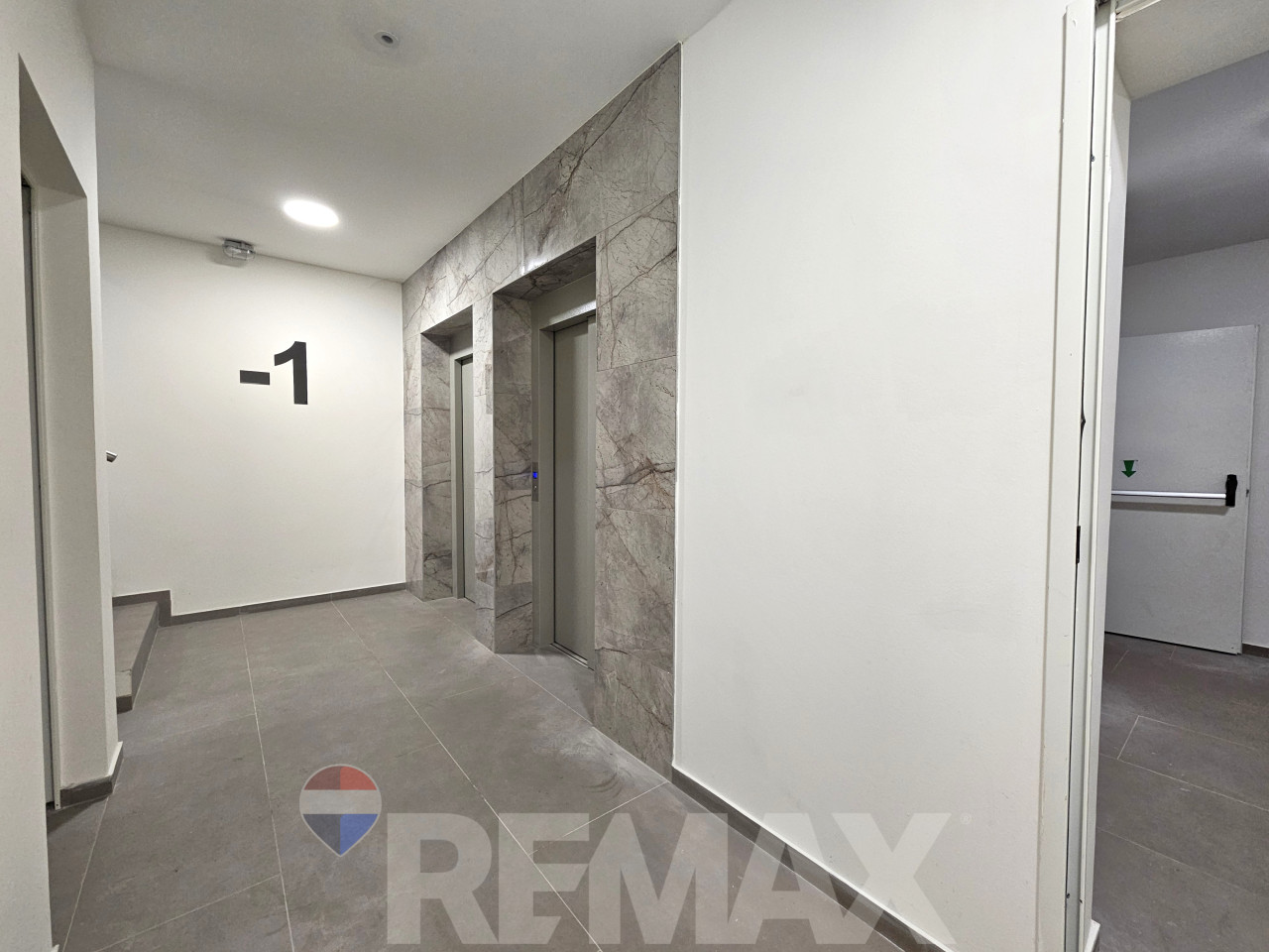 Garažno mjesto za najam | Lazarevo | 14,56 m2 2