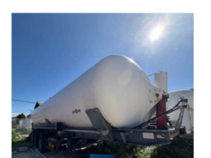 Specijalne cisterne-poluprikolice *vise komada*