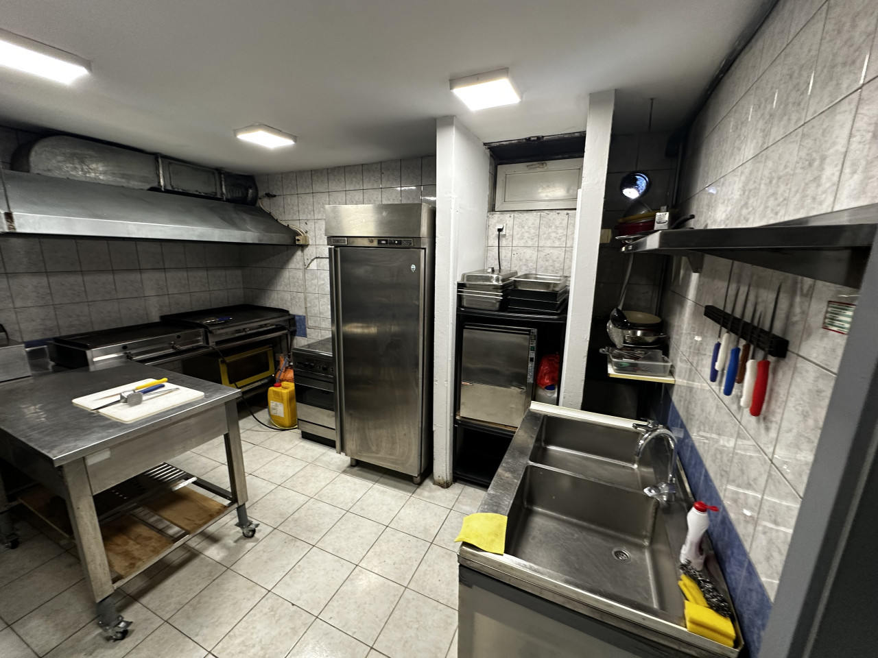Poslovni prostor - restoran/mesara - 170 m2 16