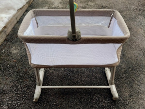 KREVETIC ZA BEBE  KOLIJEVKA NEXT TO ME close&free SA MELODIJAMA