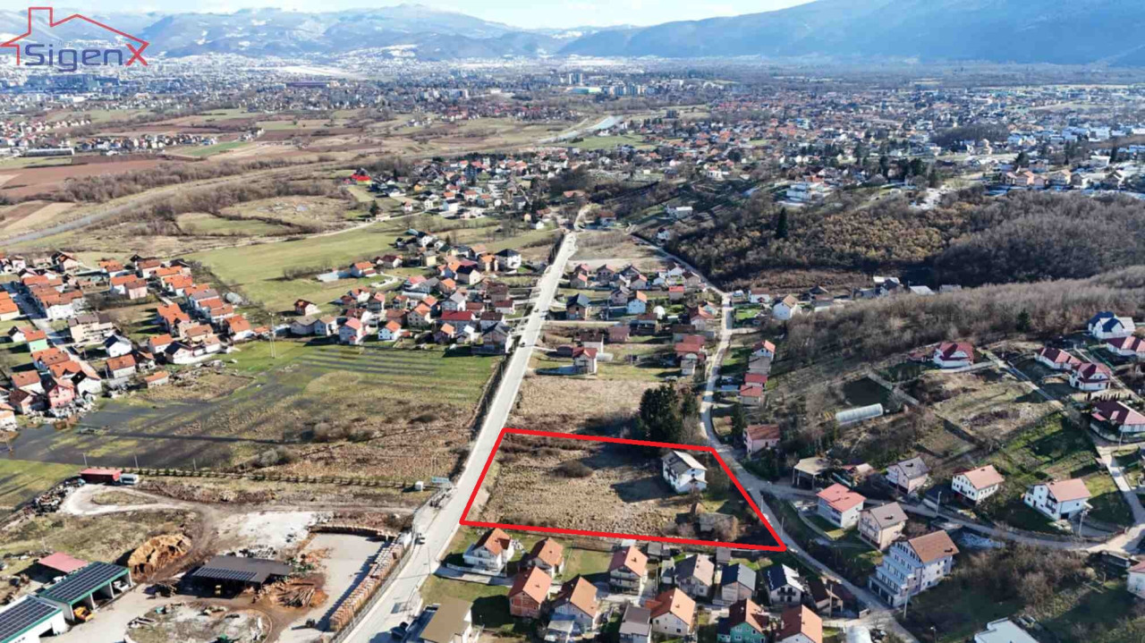 Osik/ Građevinsko zemljište uz cestu 6000m2/ Sarajevo/ Ilidža