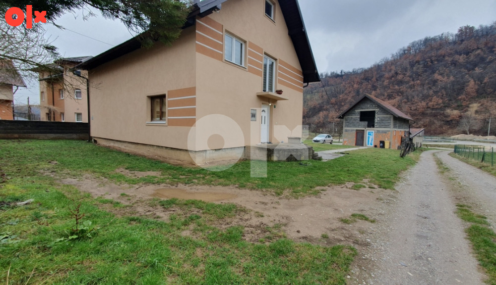 Kuća 200m2 sa parcelom od 1150m2 i dodatnim objektima