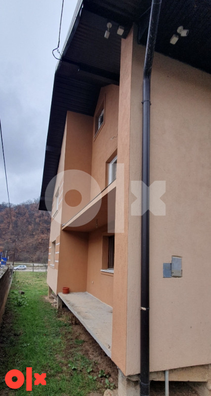 Kuća 200m2 sa parcelom od 1150m2 i dodatnim objektima photo 4