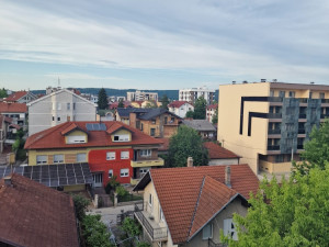 Izdajem potpuno namješten stan u Centru II
