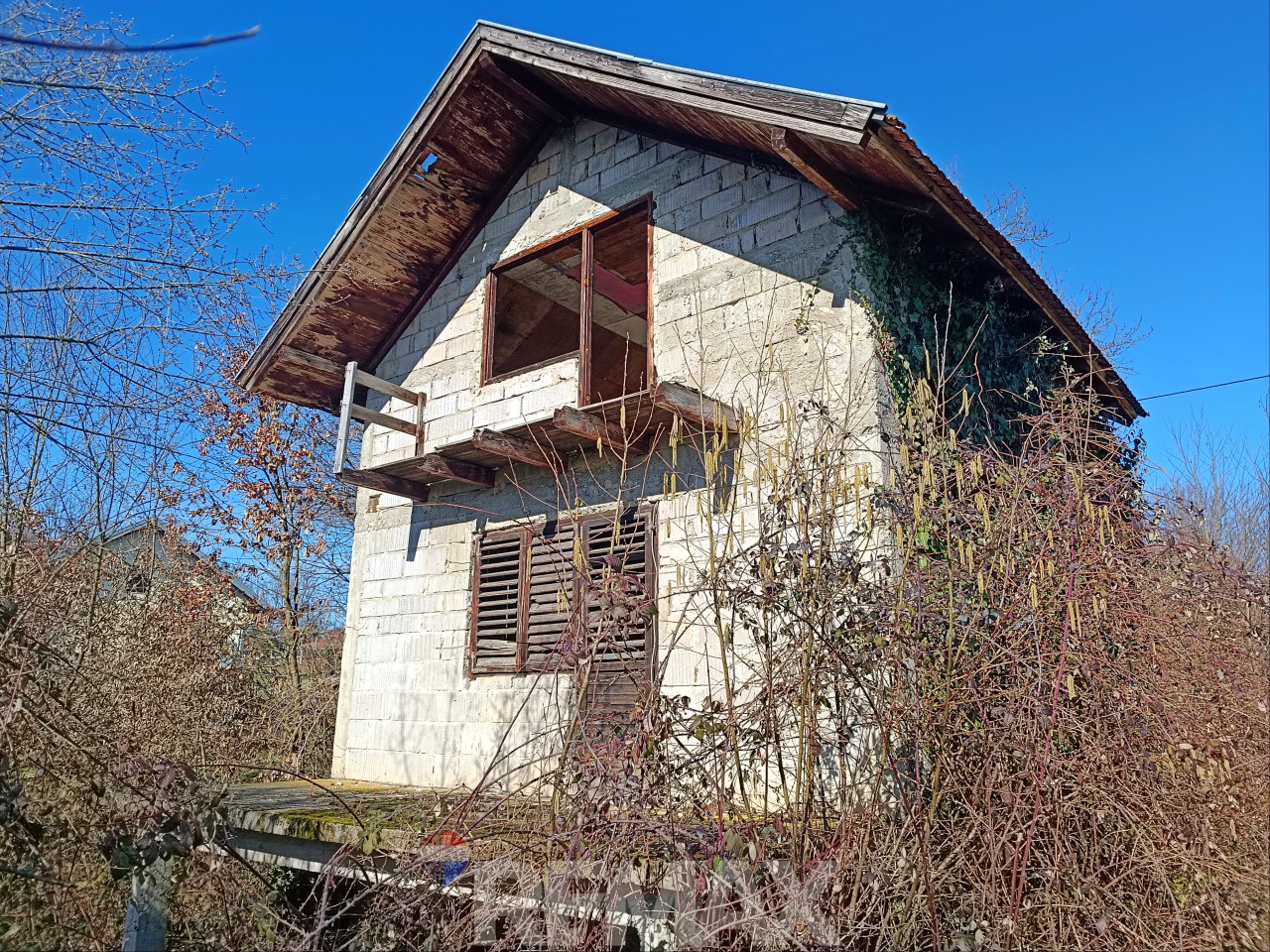 Plac sa potokom i starom vikendicom, Dovići 3
