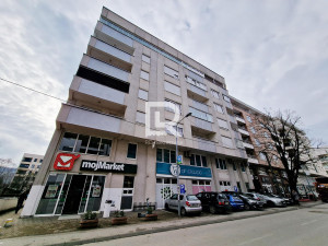 Na prodaju namješten trosoban stan, 63 m2, Centar