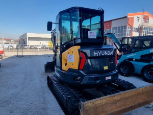 Mini Bager Hyundai HX48Az Bager ima 72 sata